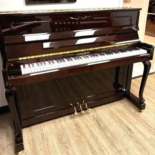 Kingsburg upright piano